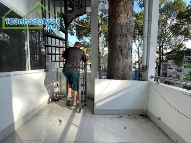 Ngộp vốn bán gấp căn nhà đường Lê Hồng Phong, Quận 10. Giá chỉ 2tỷ640 Sổ hồng riêng - 1