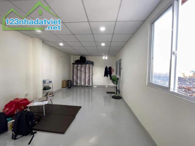 Ngộp vốn bán gấp căn nhà đường Lê Hồng Phong, Quận 10. Giá chỉ 2tỷ640 Sổ hồng riêng