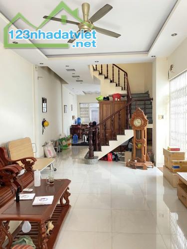 Bán nhà 4 tầng mặt tiền đường, khu bên sông Hiệp Bình Chánh, dt 150m² - 4