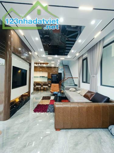 ♣ Villa 2 Mặt tiền đường 7.5m kề trung Tâm Hải Châu, 150m2, 3 tầng mới tinh, tiện nghi