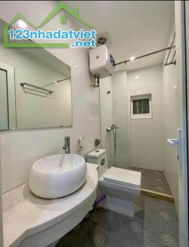 Bán nhà Xuân Phương 32M 5 Tầng, 3P Ngủ, 30m ô tô đỗ giá 4.3 tỷ