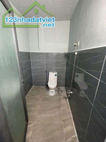 Kẹt tiền, bán gấp căn nhà cấp 4 ở Thới Tam Thôn, Hóc Môn, 106m2, 700trieu. SHR - 4