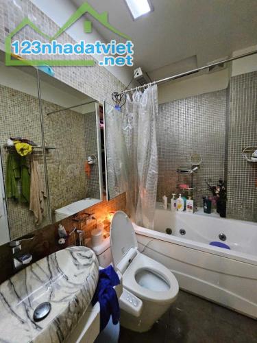 Bán Nhà Nguyễn Khánh Toàn  45m2- 8.6 Tỷ - Ngõ Nông- Thông Thoáng - 5m Ra OTo - Dân Trí Cao