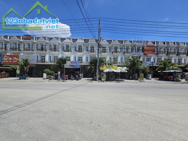 Nhà mặt tiền kinh doanh shophouse Phú Mỹ Hiệp gần trung tâm y tế Dĩ An, 1221 Dĩ An