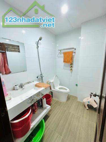 BÁN NHÀ LÔ GÓC, SÂN RỘNG OTO 7 CHỖ NGỦ NGON LÀNH TẠI CẦU BƯƠU THANH TRÌ-70m2*3-GIÁ 6,8 tỷ - 4