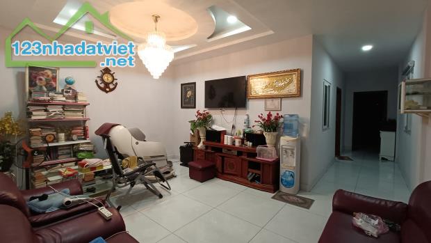 MẶT TIỀN KINH DOANH HƠN 241M2 - NGANG 6M, NỞ HẬU - 6 TẦNG - THANG MÁY HIỆN ĐẠI - GẦN
