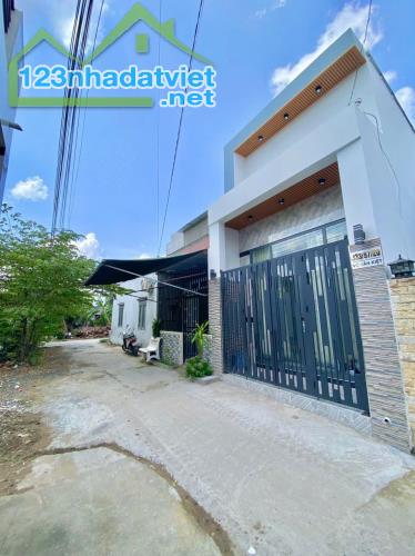 039🏞️Bán Nhà trệt lửng. Hẻm 61 Phạm Ngọc Hưng gần Võ Văn Kiệt 
💰💰 Giá Bán : 1 tỷ 390tr