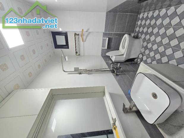 Chủ cần bán gấp nhà Nguyễn Trãi – Thanh Xuân – LÔ GÓC - Diện Tích: 40m x 5 tầng Giá 6,2 Tỷ