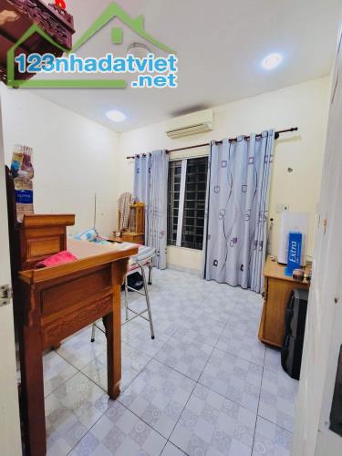 Nhà Thạch Lam quận Tân Phú DT hơn 70m2 ,2 tầng ,hẻm oto nhỉnh 6ty - 2