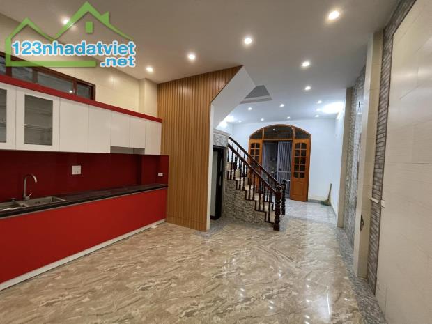 NGÕ 1333 GIẢI PHÓNG 43M, MẶT TIỀN RỘNG, Ô TÔ ĐỖ GẦN, VÀI BƯỚC RA PHỐ, HƠN 4 TỶ RƯỠI