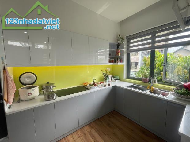 Biệt thự 3 mặt tiền, khu VIP An Dương Vương, sát Võ Văn Kiệt, 3 tầng, ngang 10x17m -19tỷ