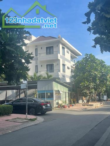 Biệt thự 3 mặt tiền, khu VIP An Dương Vương, sát Võ Văn Kiệt, 3 tầng, ngang 10x17m -19tỷ - 1