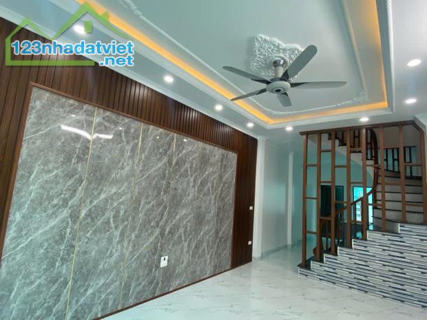 BÁN  NHÀ LIÊN NINH THANH TRÌ HÀ NỘI  56M2 5 TẦNG 4,15 TỈ