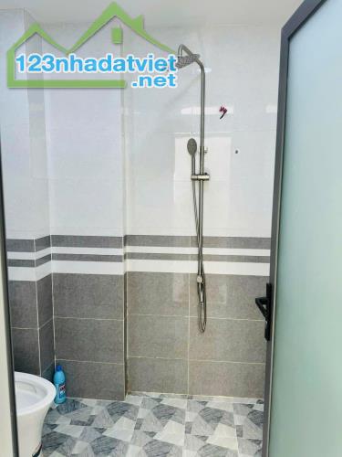 Bán Nhà 1 Trệt 1 Lầu 2 PN Hẻm 8m Trung Tâm Vũng Tàu DT: 70m2 giá 4 xx tỷ - 4