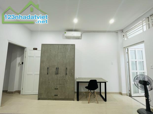 Studio Full Nội Thất Giếng trời Tách phòng ngủ - 2