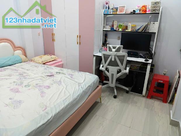 Bán Nhà Bà Hom, Phường 13, Quận 6. DT 30m2 x 2 tầng (3.5 x 8.5). Giá 3.65 tỷ TL.