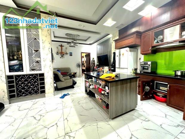 🏡🏡🏡 MẶT TIỀN KINH DOANH SẦM UẤT- NGAY CỔNG NHÀ GA T3- KHU HOÀNG HOA THÁM ĐANG RẦN RẦN- - 1