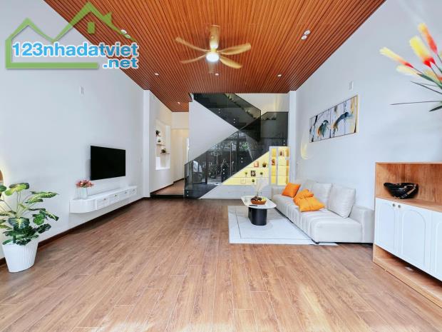 🏩 Bán nhà 2 tầng đẹp mt Hòa Minh 14, 74m2, 4.48 tỷ tl