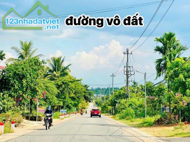 Bán 200m2 đất thổ cư- ngang 10m, dài 20m. Đường bê tông, gần  ngã tư Dầu Giây. Giá 600 tri