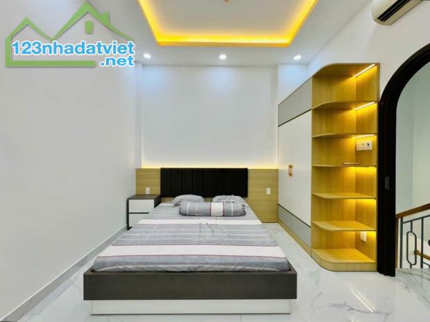 Cần tiền bán gấp căn nhà Đường Nguyễn Trãi, P.8, Quận 5. Giá chỉ 2tỷ660, DT 50m2 - 2