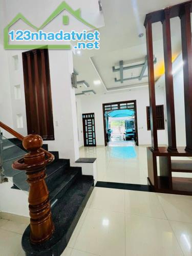 CHO THUÊ NHÀ GẦN CHỢ 26.P.TÂN PHONG DT200m2, 1PN, SÂN XE 7 CHỖ - 1