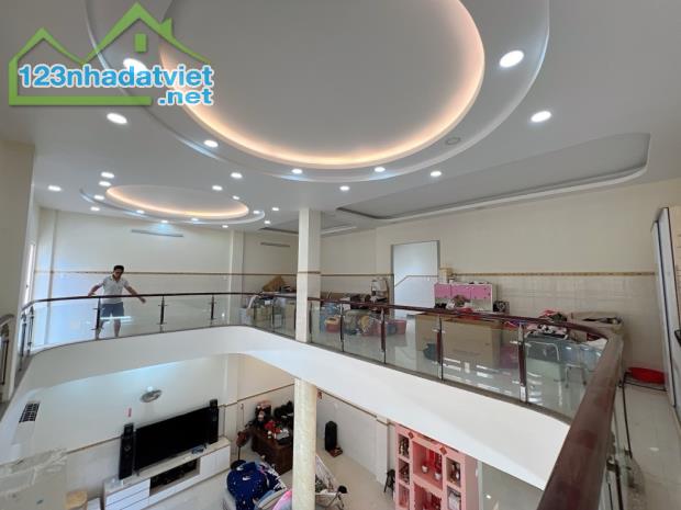 BIỆT THỰ 3 TẦNG, ĐẸP, 230M2, NGANG 10M - ĐƯỜNG 16M - NGAY LŨY BÁN BÍCH - TÂN PHÚ CHỈ 36 TỶ - 1