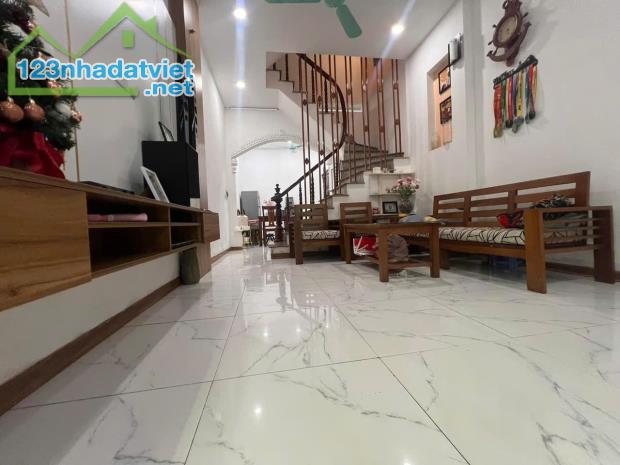 KHƯƠNG TRUNG-THANH XUÂN-DT: 60M2-5T- GIÁ CHỈ:16,9TỶ-THANG MÁY-KINH DOAN MẶT ĐƯỜNG OTO