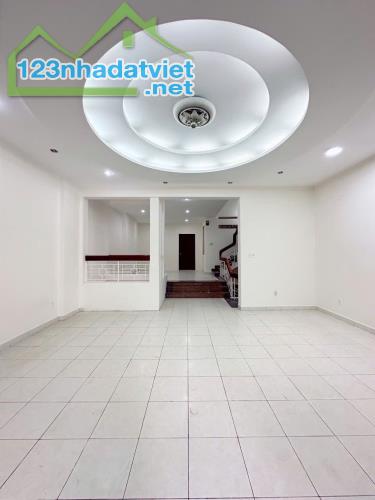 GẤP BÁN ĐỊNH CƯ VILLA VIP TRUNG TÂM QUẬN 10-180M2(6.5*28)5 TẦNG-HẺM NHỰA 10M THANG MÁY - 3