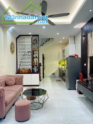 Bán Nhà Ngõ 268/56 Ngọc Thụy, Long Biên, 31m2, 5Tầng, Phân Lô, Ô TÔ, Full nội thất