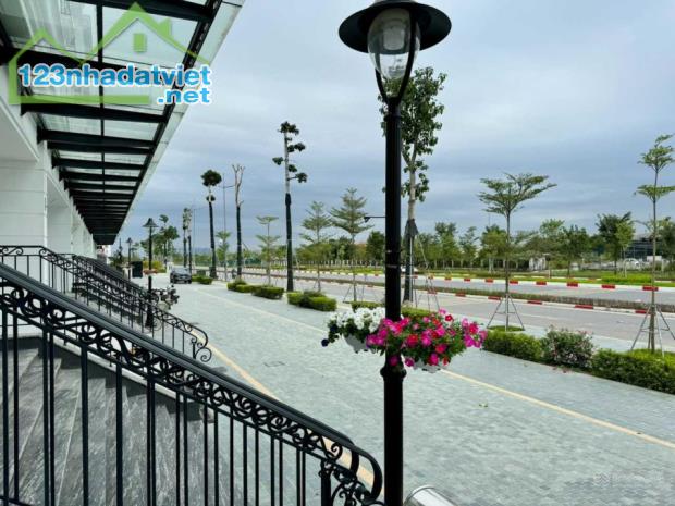 Chính chủ bán biệt thự Sunshine Tây Thăng Long 315m2 5 tầng - đường 60m - vỉa hè 10m - 4