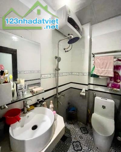 Tôi bán nhà khu DV Mỗ Lao gần chợ Mỗ Lao, 2 mặt đường 52m2 chỉ 12.34 tỷ. LH 0989.62.6116 - 2