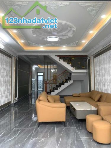 BÁN NHÀ ĐẸP 125M2 3 TẦNG NGANG 5M THANG MÁY HXT TRÁNH  PHAN VĂN HỚN - 2