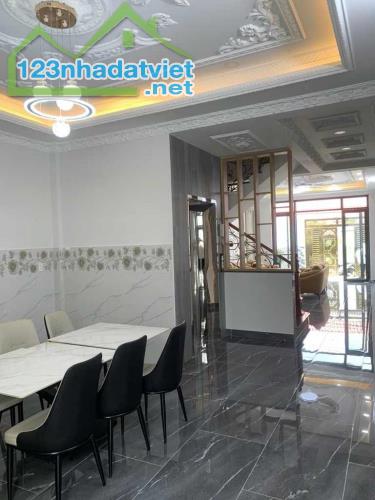 BÁN NHÀ ĐẸP 125M2 3 TẦNG NGANG 5M THANG MÁY HXT TRÁNH  PHAN VĂN HỚN - 4