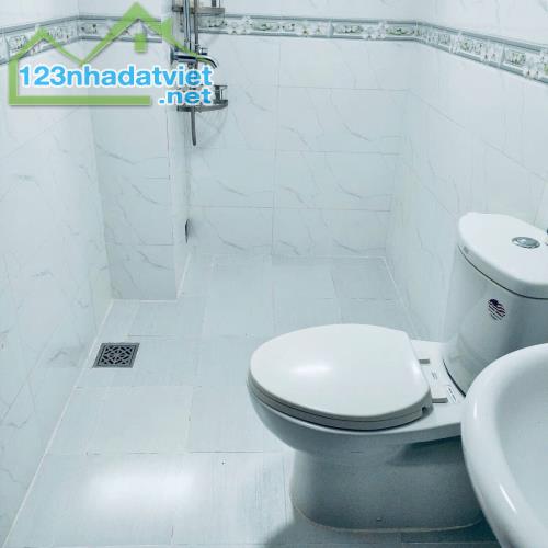 Mặt tiền Kinh Doanh Phước Long B, 3 Tầng, DT 4*19m Chỉ Nhỉnh 8 tỷ, Đường thông xe tải 12m