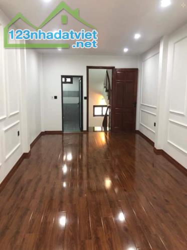 Bán nhà đầu phố Cầu Giấy 42m2 4tầng mặt tiền 5.8m 5.85 tỷ gần đường Láng - 1