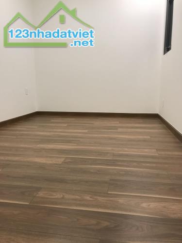 Chính chủ cần bán căn hộ 2pn2wc giá 2.720 tỷ cc Q7 Saigon Riverside Complex Lh 0907325398 - 2