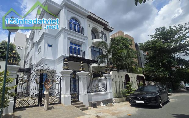 🏡🏡 NHÀ MỚI XÂY DỰNG – KIẾN TRÚC ĐỘC ĐÁO – VỊ TRÍ ĐẮC ĐỊA, NGAY KHU PHÚ MỸ HƯNG QUẬN 7