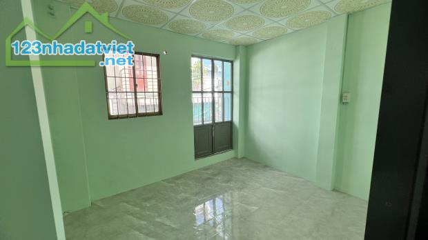 bán nhà tân quy quận 7 dưới 4 tỷ. sổ hồng riêng. dt: 3,3 x 8m, 1 lầu