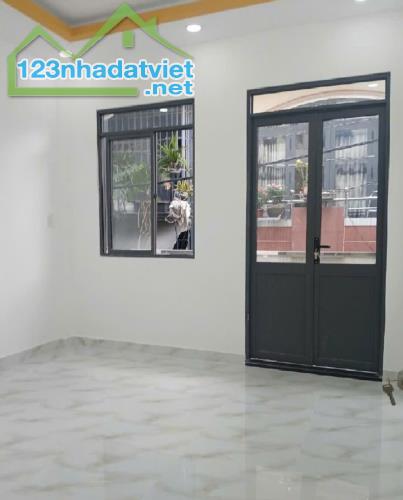 Nhà mới đẹp, Ni  Sư Huỳnh Liên, gần mặt tiền, 4x12, xe hơi đậu sát nhà, chỉ 4,2 tỷ