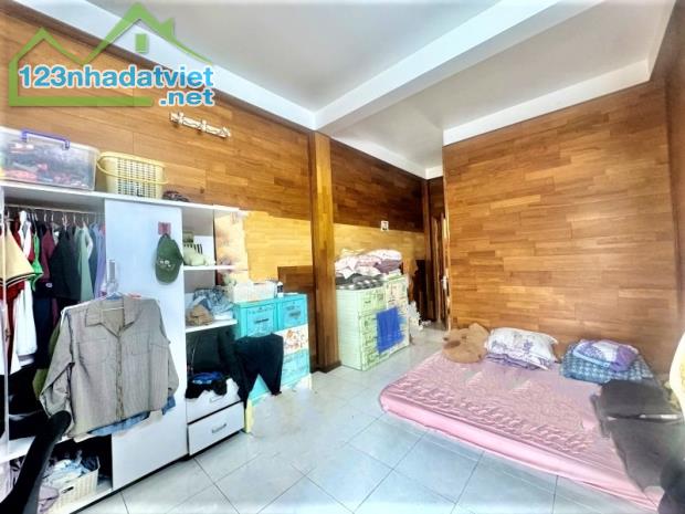 BÁN NHÀ MẶT TIỀN QUẬN 1, VỊ TRÍ VIP GẦN CÔNG VIÊN LÊ VĂN TÁM, 50Mx4 4PN, THUÊ 40 TR, 13 TỶ