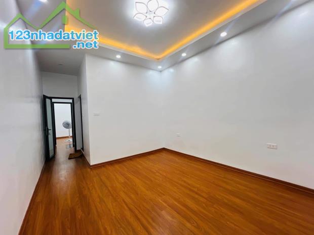 Bán nhà Trương Định, Quận Hai Bà Trưng 40m2 - 4Phòng ngủ, SĐCC Giá 5.8 tỷ - 2