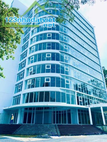 Cho thuê Toà nhà mới xây dựng DT khủng 15.000m2 sàn .