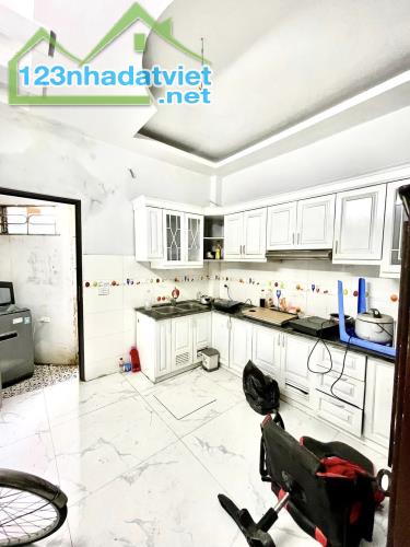 Bán Nhà Trương Định 41 M2 – 5 Tầng – 2 Thoáng – 9 Phòng – Doanh Thu hơn 300 Tr. - 2