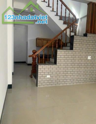 Nhà mặt tiền sổ riêng thổ cư 1 lầu 1 tum., 1 trệt . 2..8 tỷ/64 m2, sân ô tô - 3