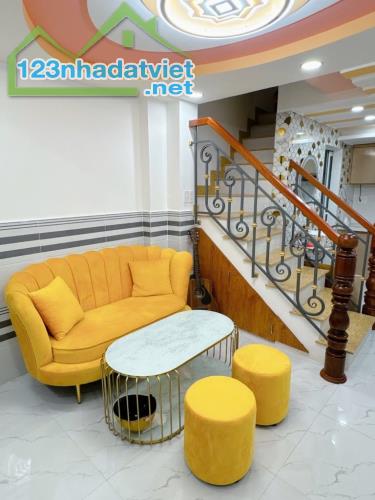 Bán nhà Ngay Chợ Hạnh Thông Tây, 5 tầng, hẻm ô tô, 24m2, giá nhỉnh 4 tỷ - 1