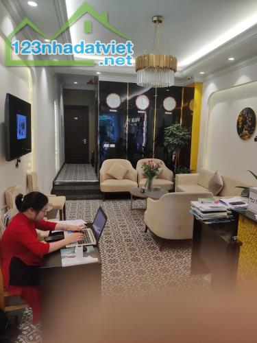 Hàng Thùng 7 Tầng Thang Máy 70M2 MT 4.2M 55 Tỷ - 1