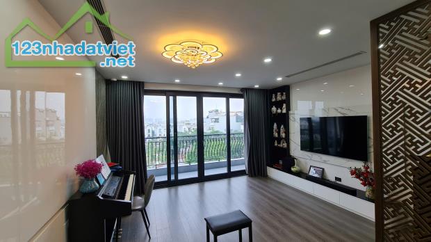 Đấu Giá Việt Hưng, DT80m², Phân lô, Vỉa hè, Ô tô tránh, 6 Tầng Thang Máy, View Vinhomes - 1