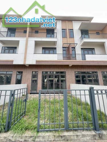 Bán gấp Shophouse 120m2 trục 26m Centa City Vsip giá tốt nhất thị trường