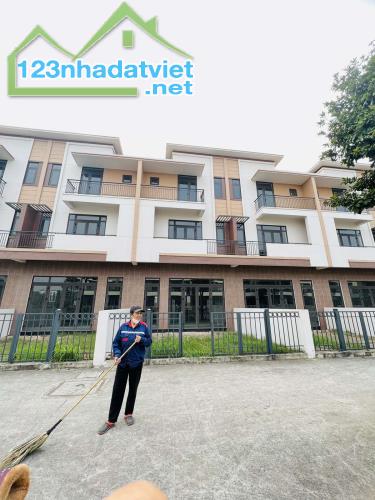 Bán gấp Shophouse 120m2 trục 26m Centa City Vsip giá tốt nhất thị trường - 1