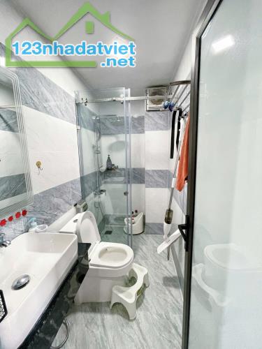 bán nhà dưới 8 tỷ nhà bè huỳnh tấn phát. dt: 4 x 18,6m, 3 lầu góc 2 mặt tiền hẻm xe hơi 6m - 5